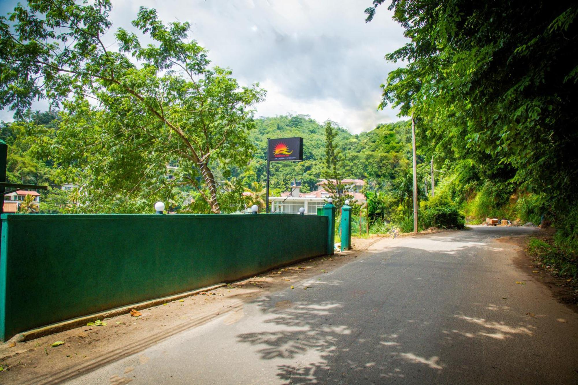 Sunbloom Inn Kandy Exterior photo