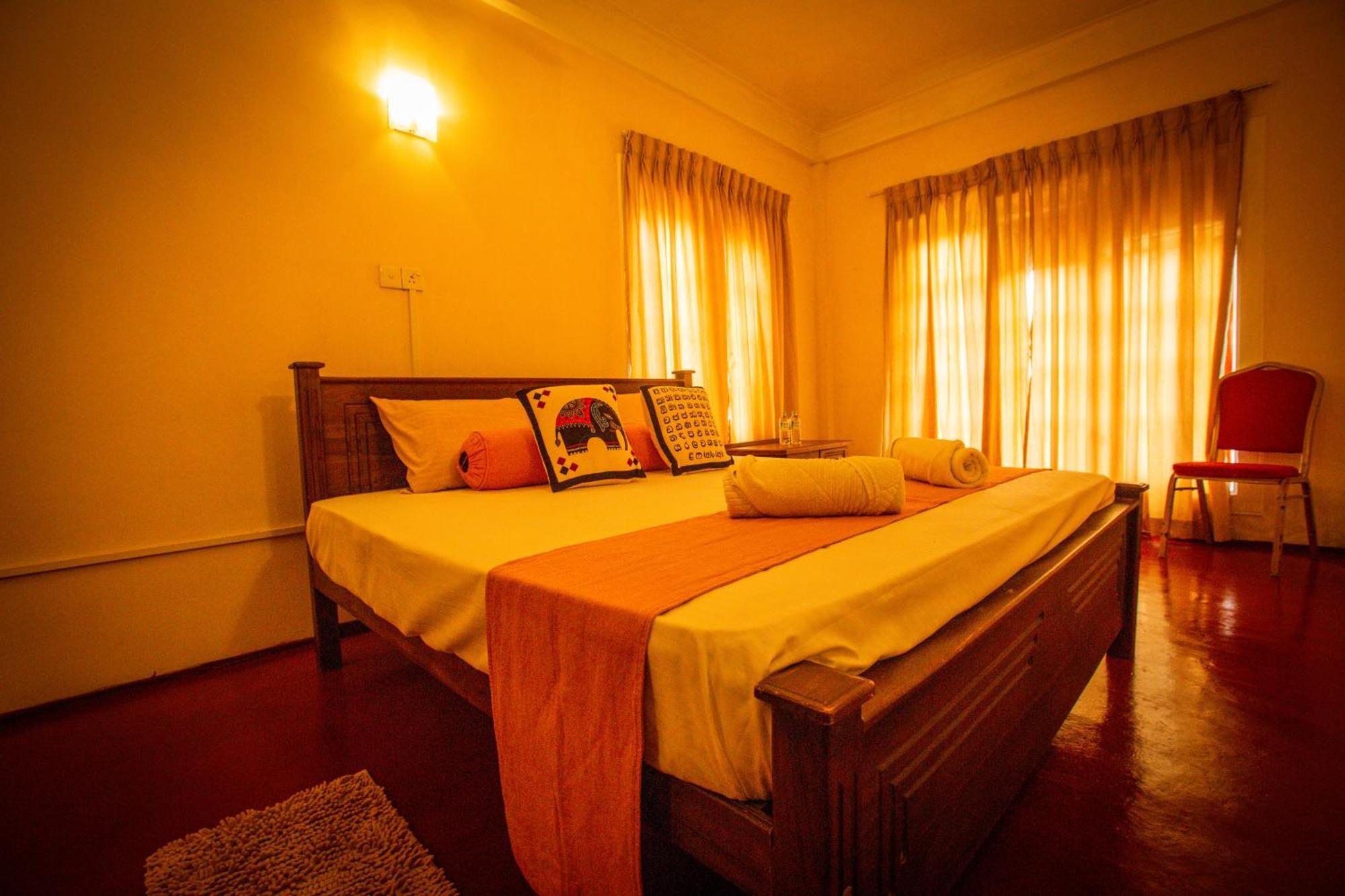 Sunbloom Inn Kandy Exterior photo