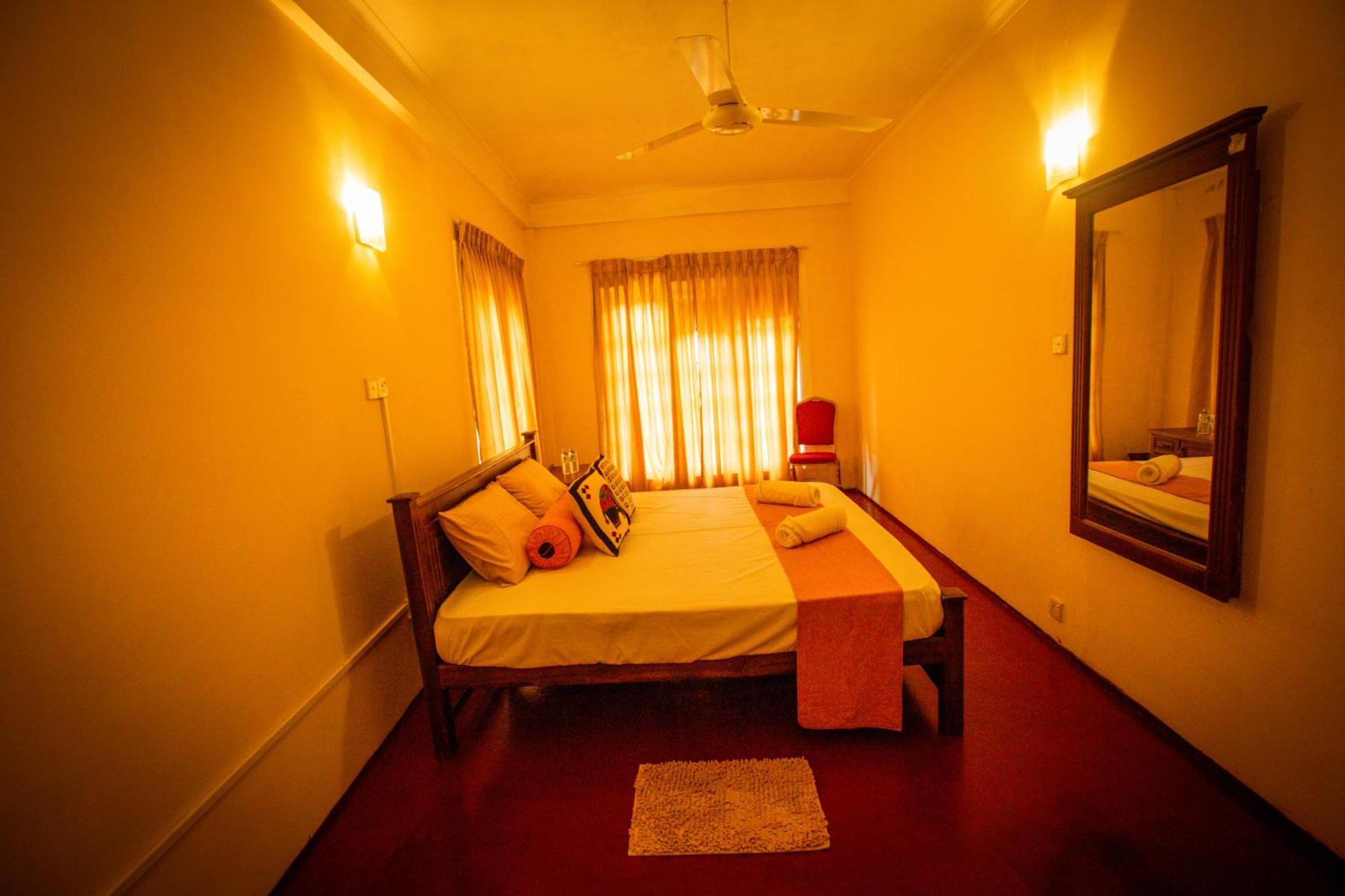 Sunbloom Inn Kandy Exterior photo