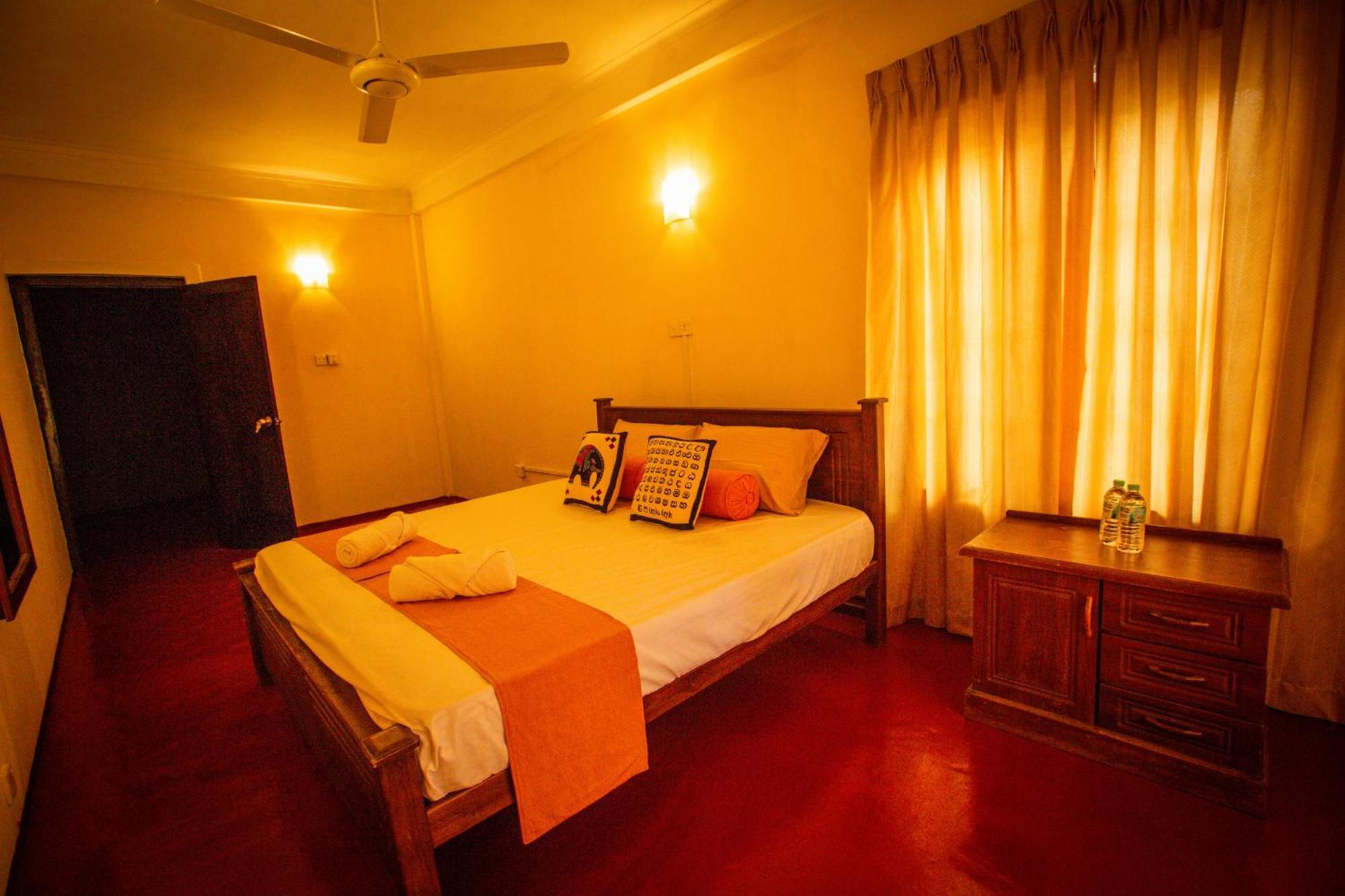Sunbloom Inn Kandy Exterior photo