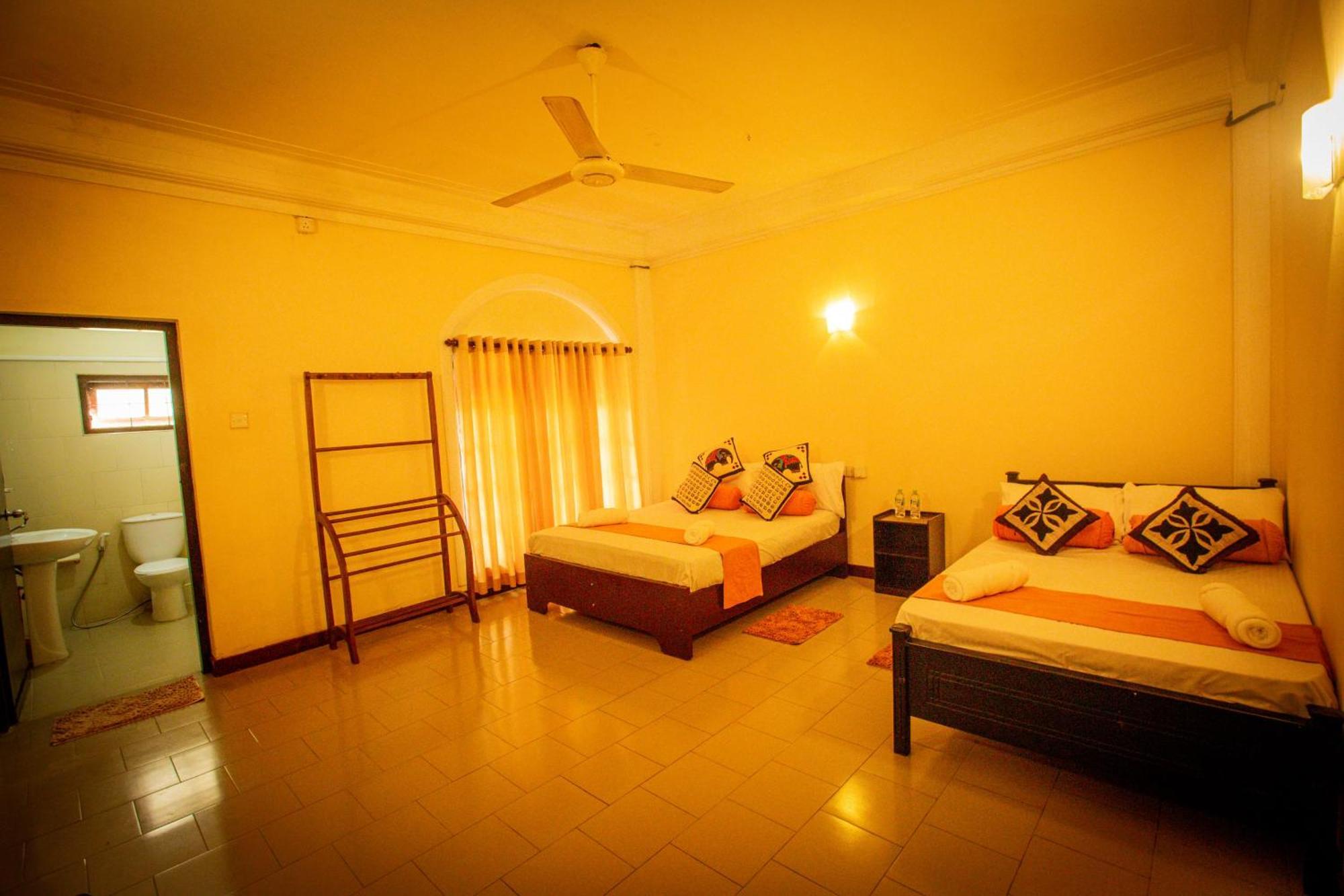 Sunbloom Inn Kandy Exterior photo
