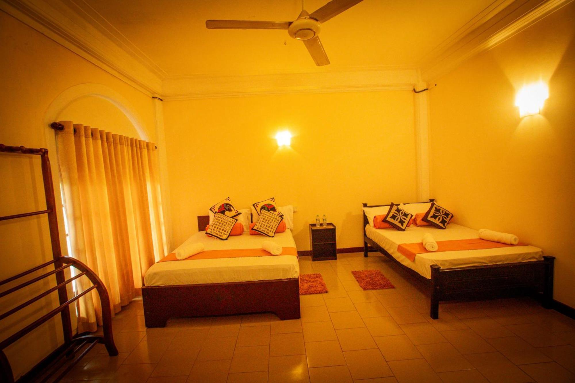 Sunbloom Inn Kandy Exterior photo